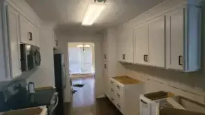 Custom Cabinets (Built-In, Shaker, Modern, Soft-Close)